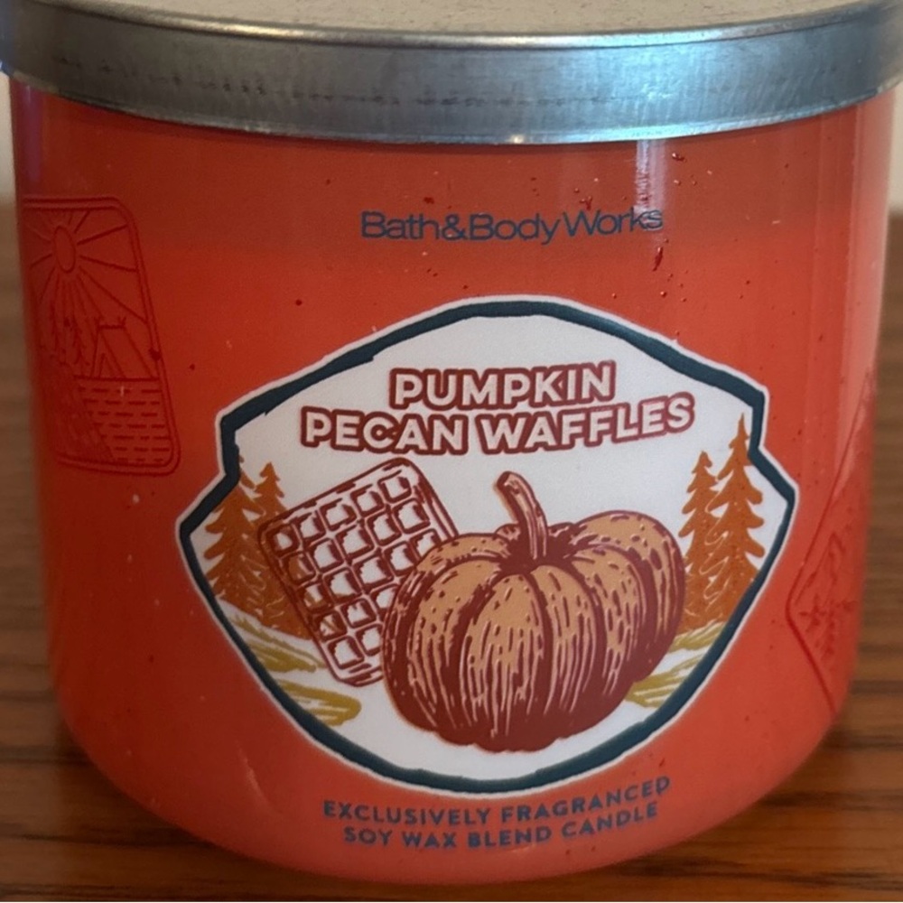 Bath & Body Works “Pumpkin Pecan Waffles” 14.5 oz 3-wick scented candle